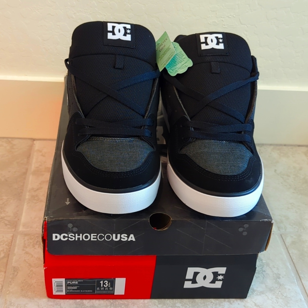 NEW NEVER WORN!! DC MENS PURE SKATE SHOE